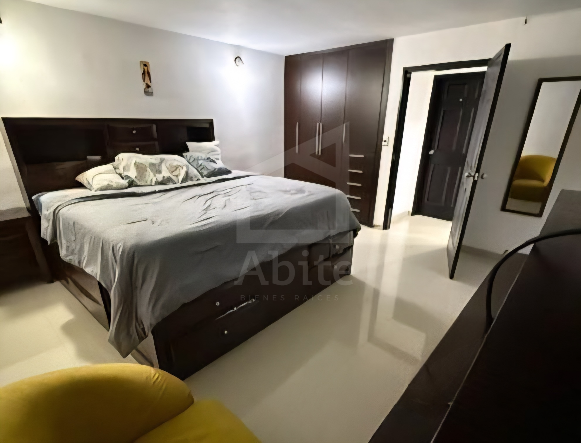 Picsart_25-08-24_21-01-36-226