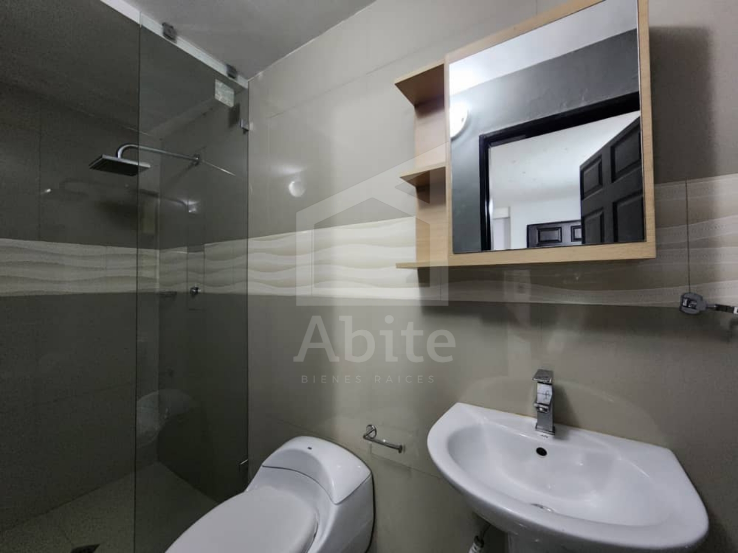 Picsart_25-08-24_21-05-14-614